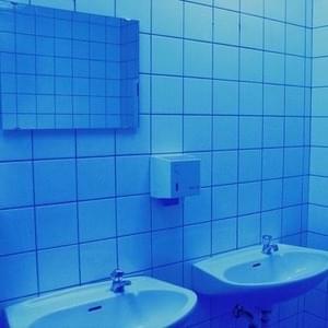 bloodsucker but you’re in the bathroom at a party - guardin