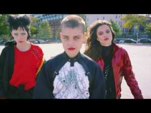 Sofi Tukker - ‘Johny’ (Análise) - Lyrxo Brasil
