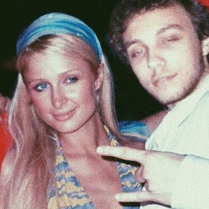 Paris Hilton - hooligan chase
