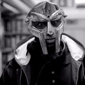 Slenderman cooking hotdogs on the stove - MF DOOM (Ft. MF DOOM)