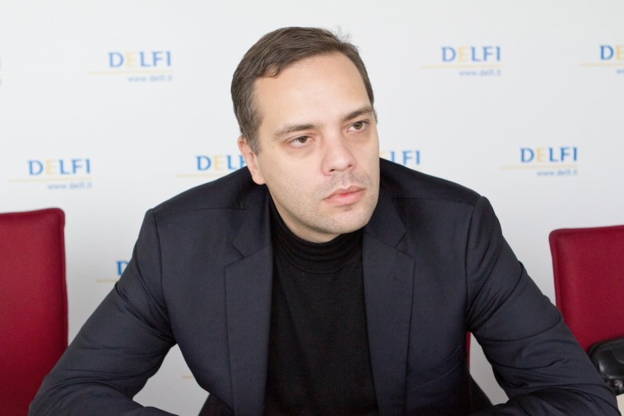 Владимир Милов