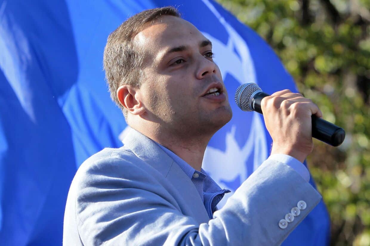 Владимир Милов