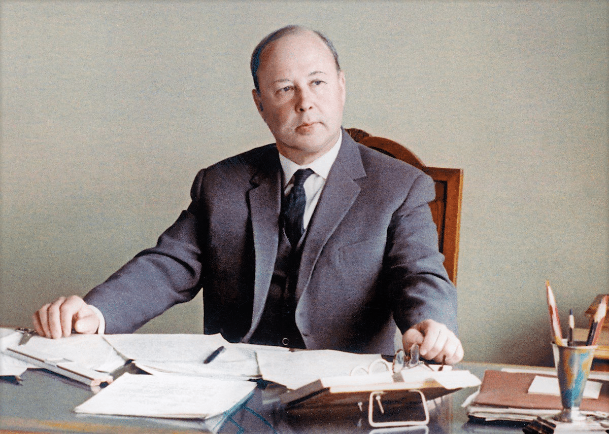Михаил Леонтьевич Миль