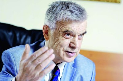 Руслан Имранович Хасбулатов