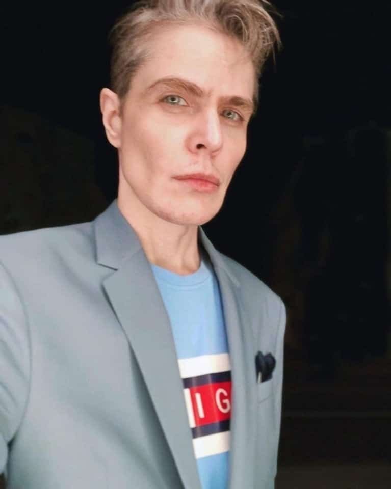 Джулия Ванг