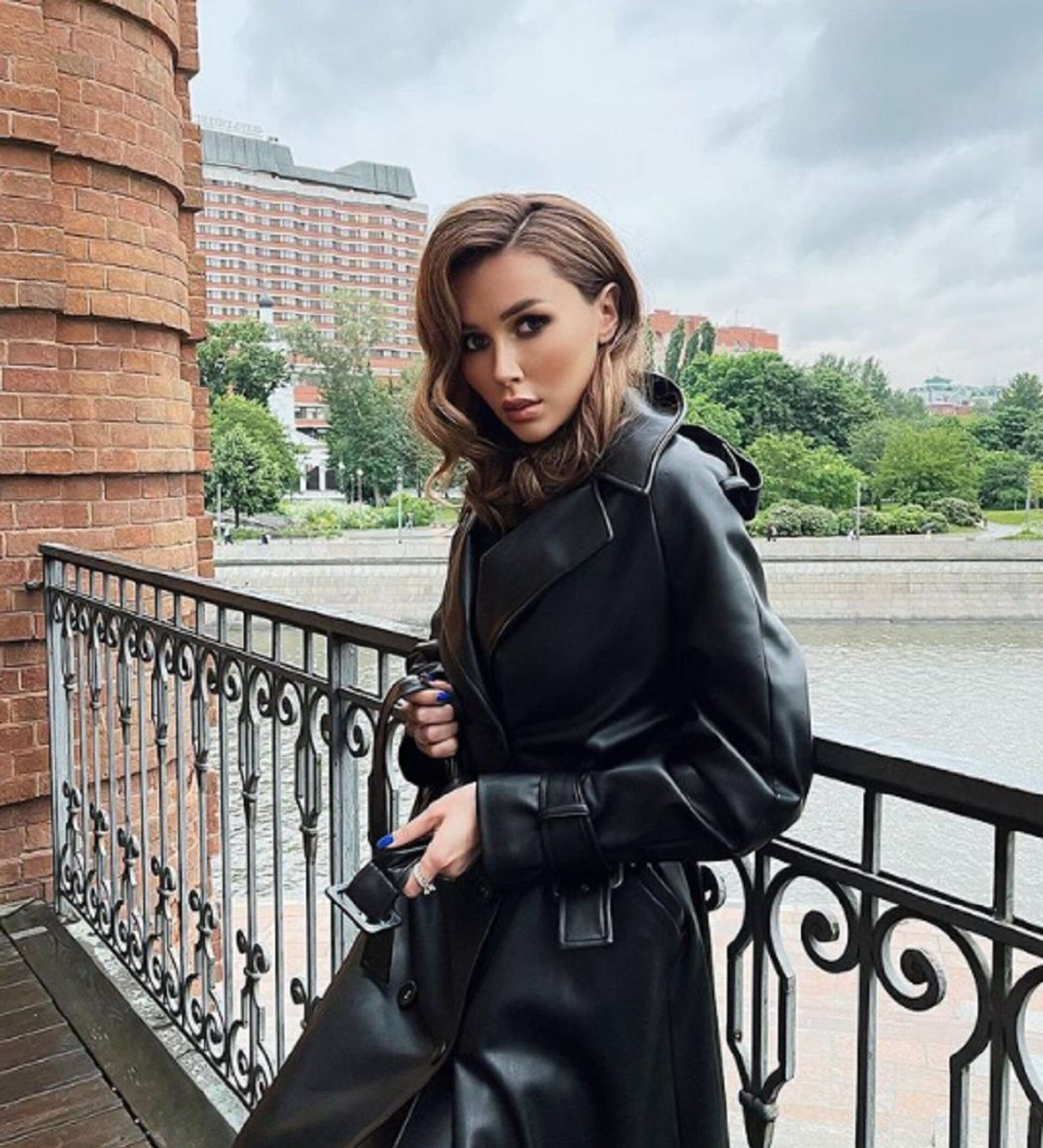 Анна Заворотнюк