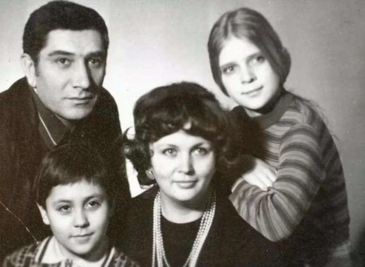 Армен Джигарханян: биография, личная жизнь, семья, жена, дети — фото
