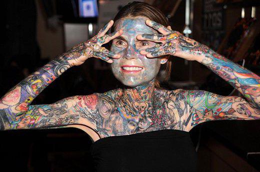 Джулия Гнусе: татуировки поневоле
